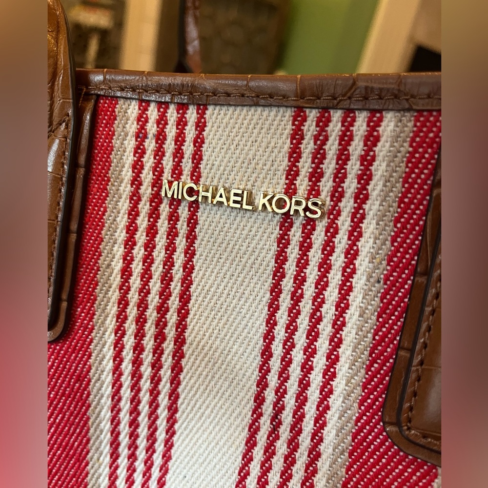 Michael Kors Greenwich Tote - Picture 3 of 7